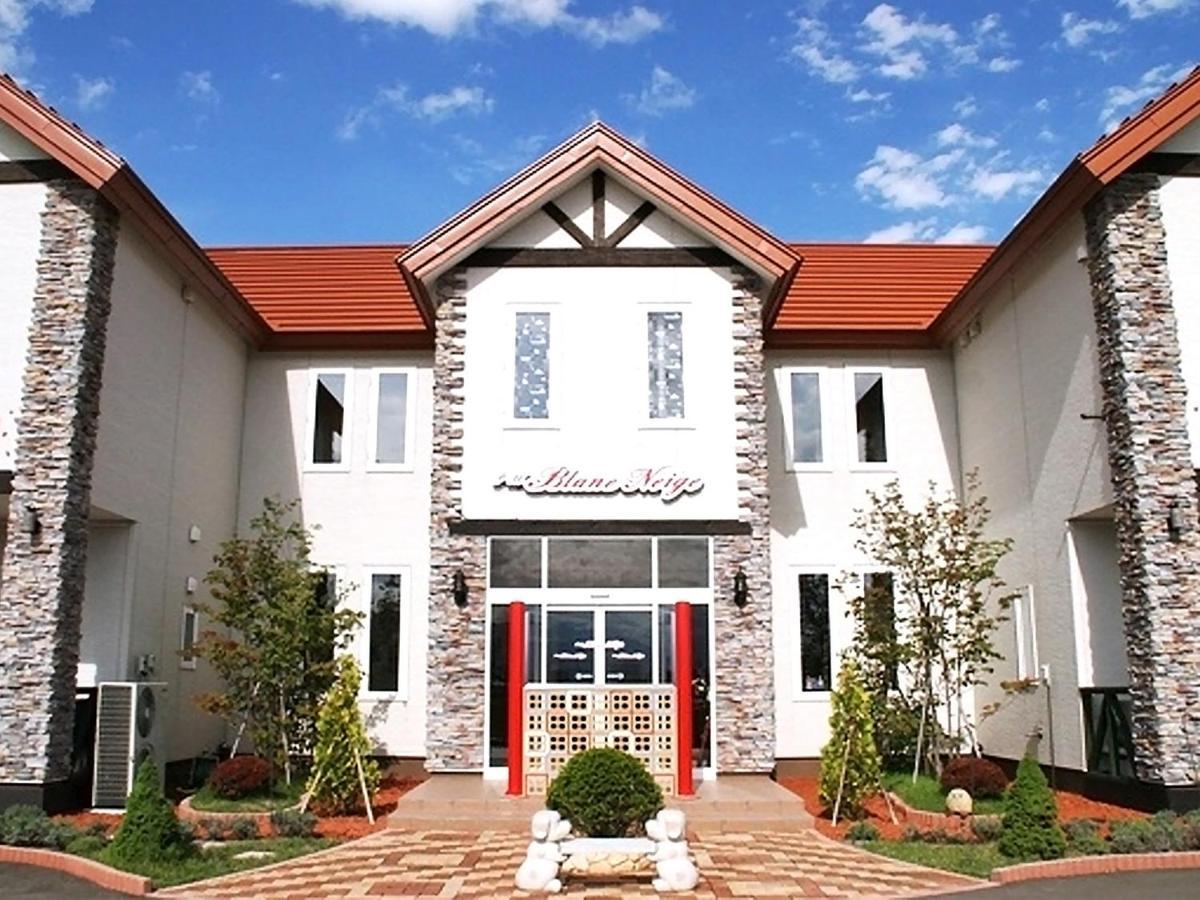 Petit Hotel Blaneneige Nakafurano Buitenkant foto