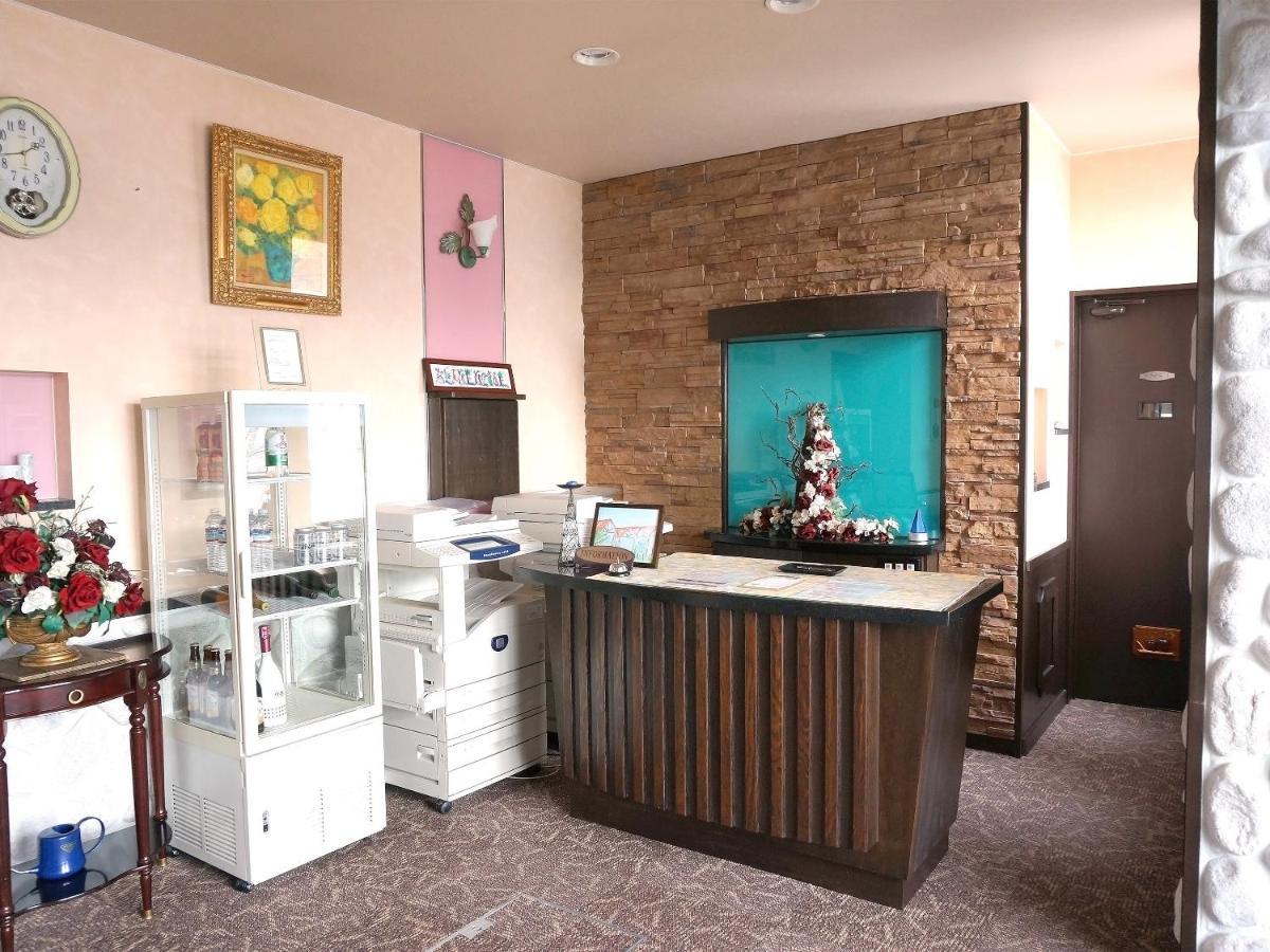 Petit Hotel Blaneneige Nakafurano Buitenkant foto
