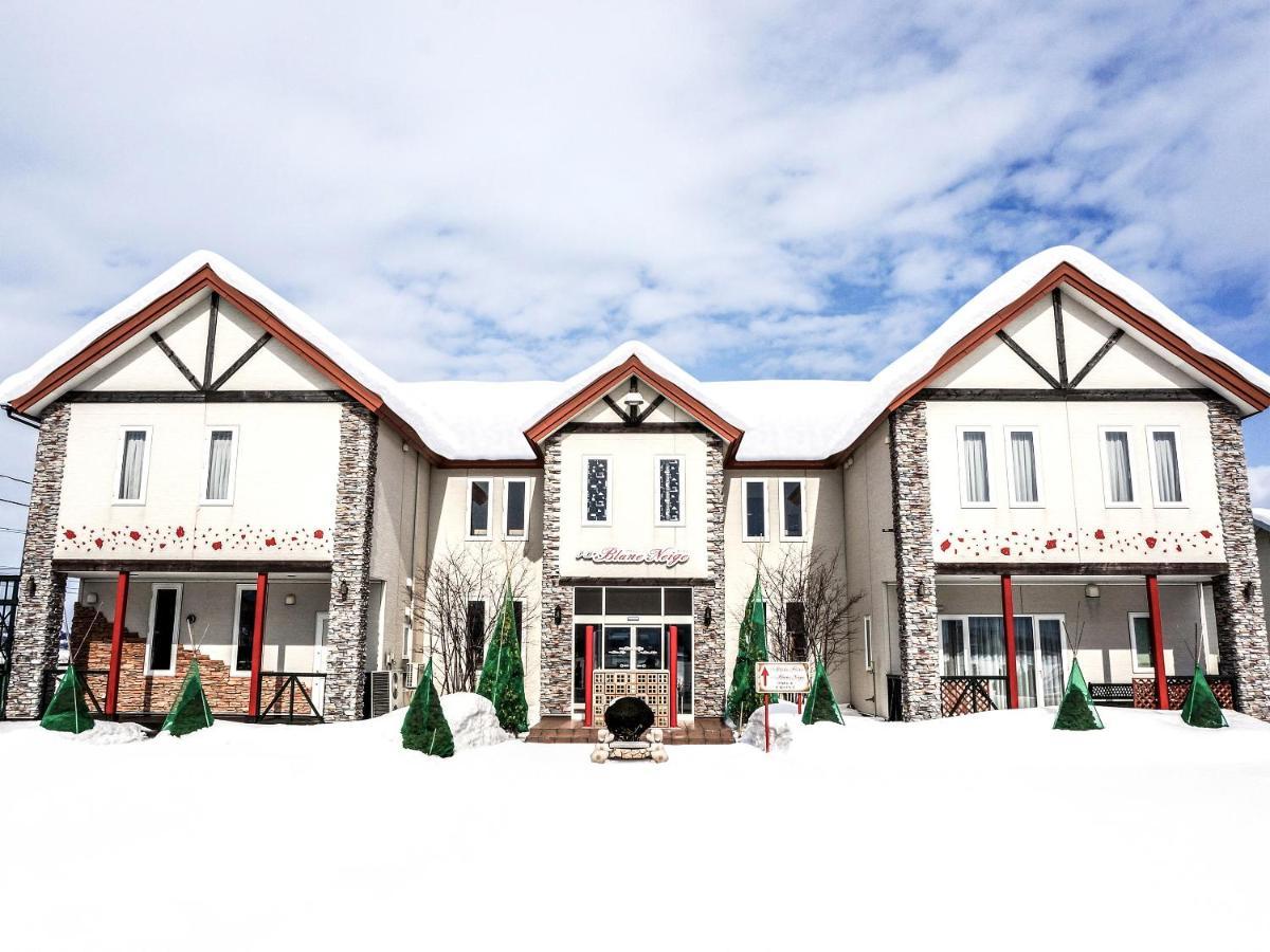 Petit Hotel Blaneneige Nakafurano Buitenkant foto