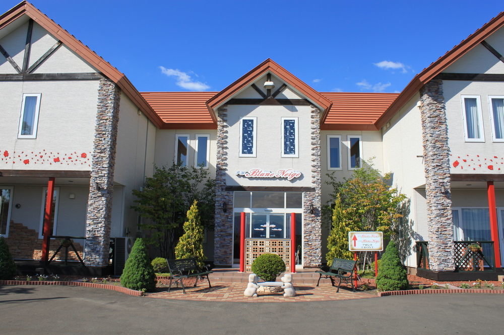 Petit Hotel Blaneneige Nakafurano Buitenkant foto